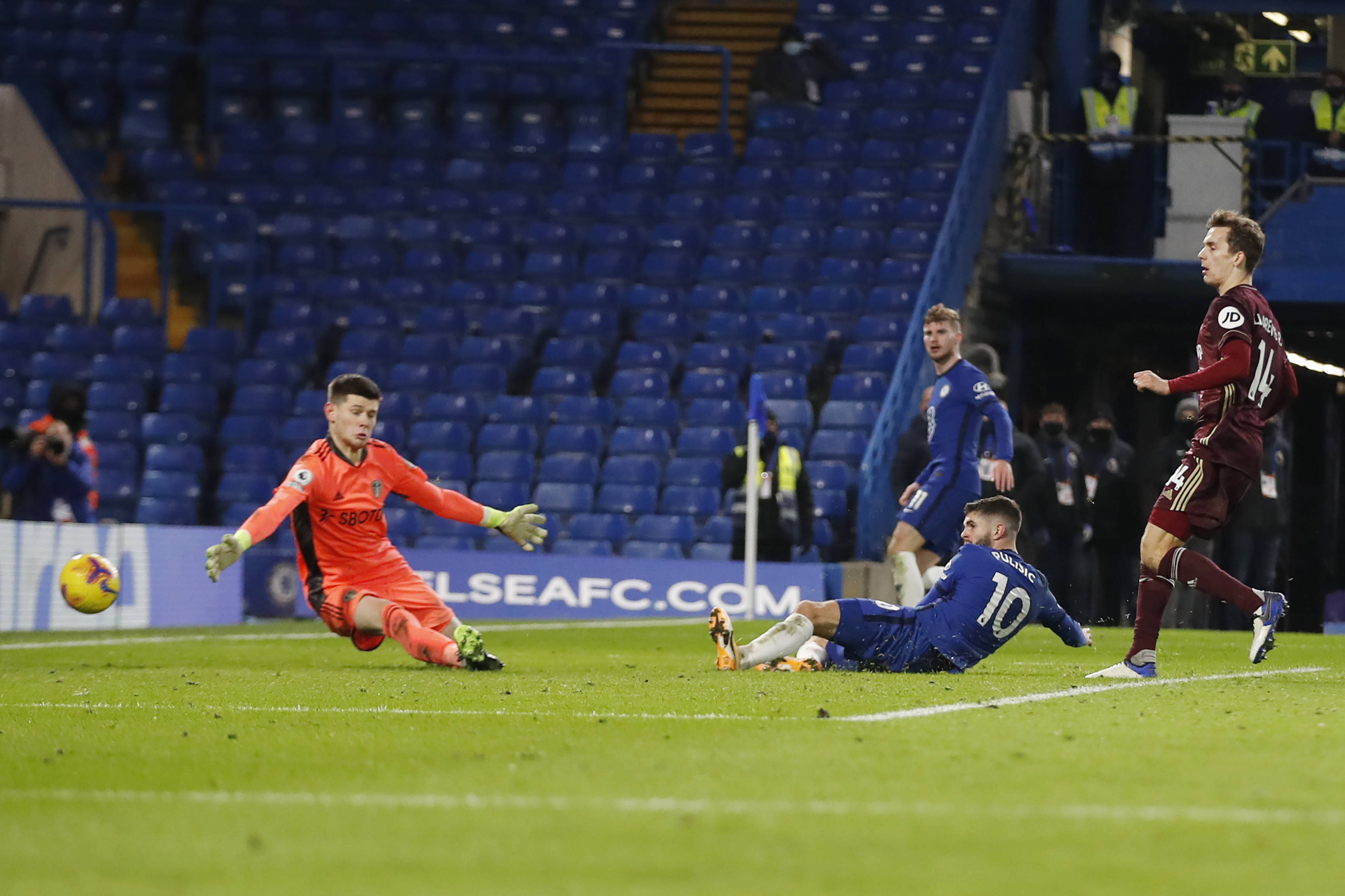 吸纳国内外 吸纳国内外