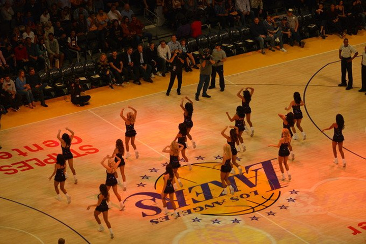 西甲半场：莫雷诺、科斯塔破门，比利亚雷亚尔1-1马略卡（西甲半场：莫雷诺与科斯塔互破门，比利亚雷亚尔暂1-1马略卡）